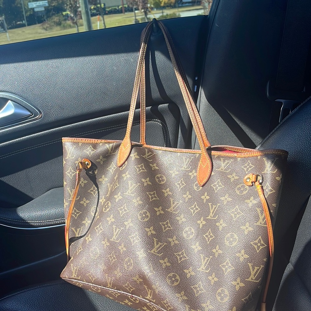 Louis Vuitton
2006 pre-owned bag and wallet